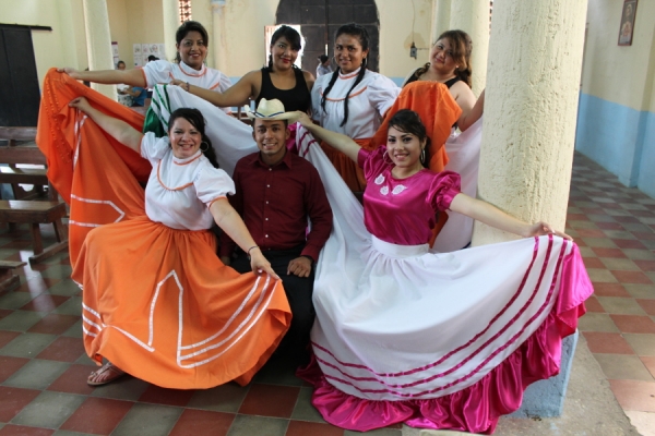Grupo de Danza ULS fue invitado a Celebración del Adulto Mayor en Panchimalco